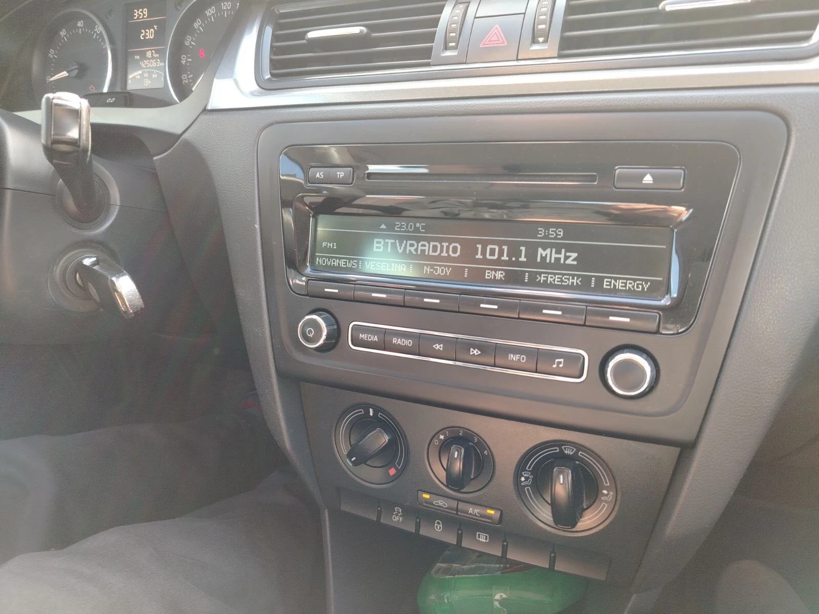 Skoda Rapid 1.2 TSI + LPG, снимка 7 - Автомобили и джипове - 56258373