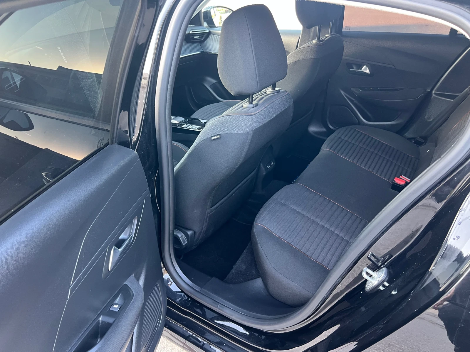 Peugeot 208 e208 58 хил. км, снимка 10 - Автомобили и джипове - 56571021