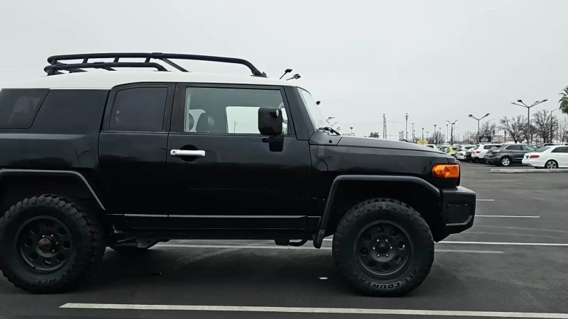 Toyota Fj cruiser КРАЙНА ЦЕНА ДО СОФИЯ, снимка 2 - Автомобили и джипове - 48431055