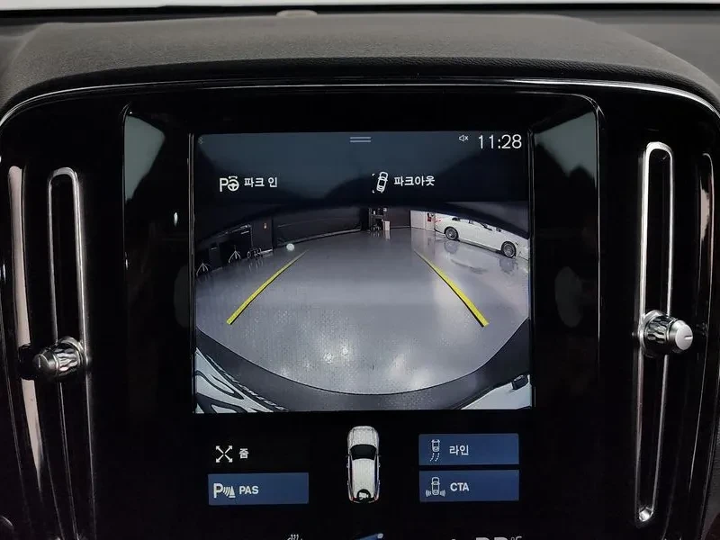 Volvo XC40 T4 R-DESIGN, снимка 14 - Автомобили и джипове - 55562419