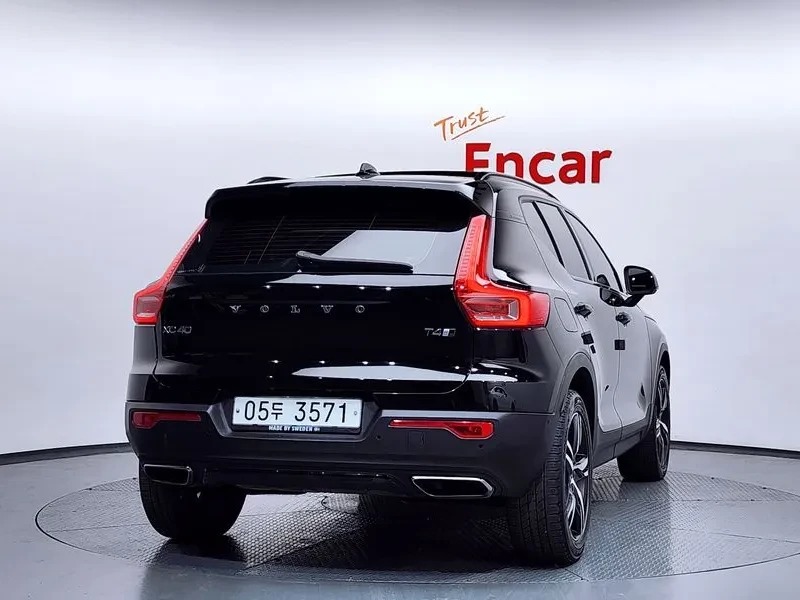 Volvo XC40 T4 R-DESIGN, снимка 4 - Автомобили и джипове - 55562419