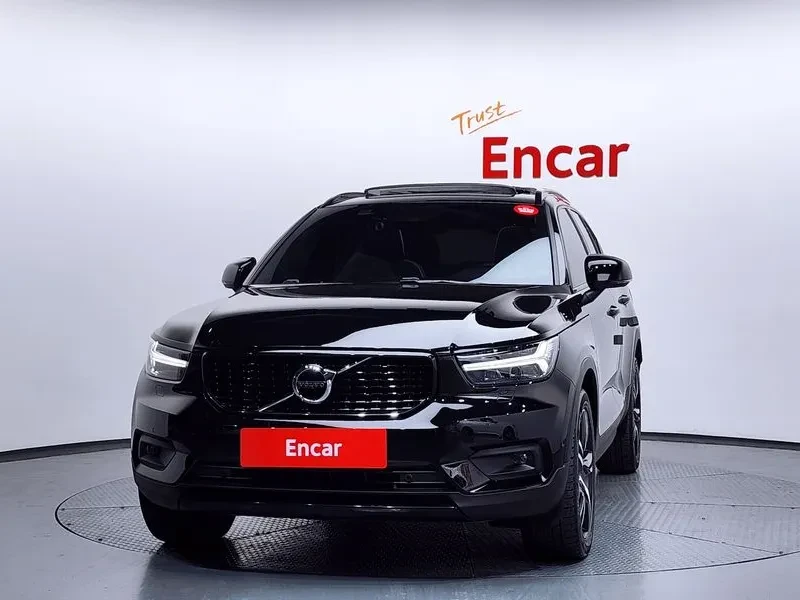 Volvo XC40 T4 R-DESIGN, снимка 3 - Автомобили и джипове - 55562419