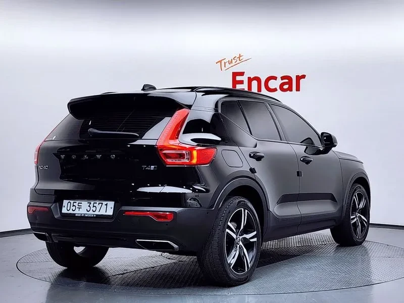 Volvo XC40 T4 R-DESIGN, снимка 2 - Автомобили и джипове - 55562419