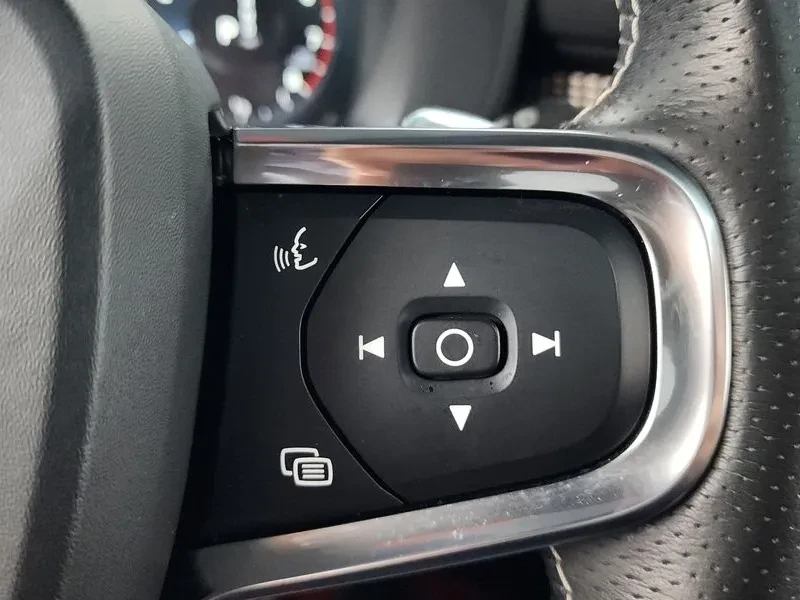 Volvo XC40 T4 R-DESIGN, снимка 15 - Автомобили и джипове - 55562419