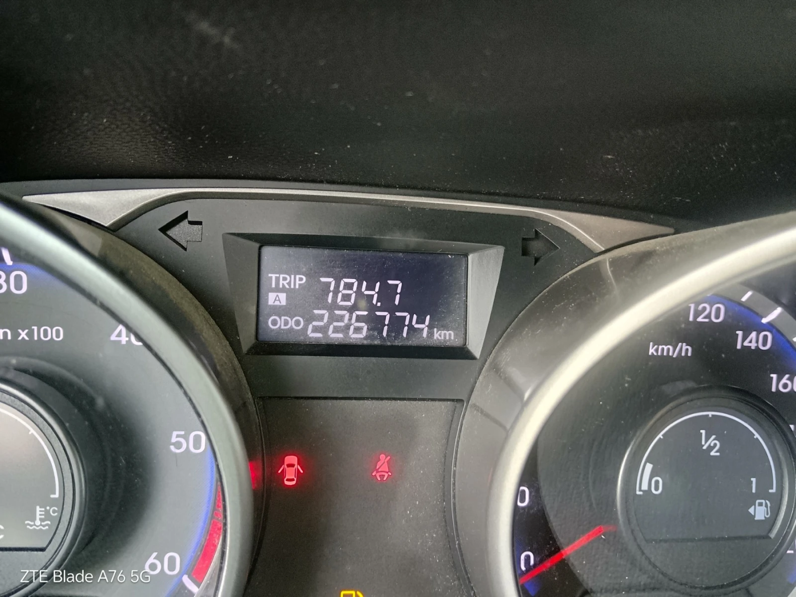 Hyundai IX35 2.0 D 4x4 - изображение 9