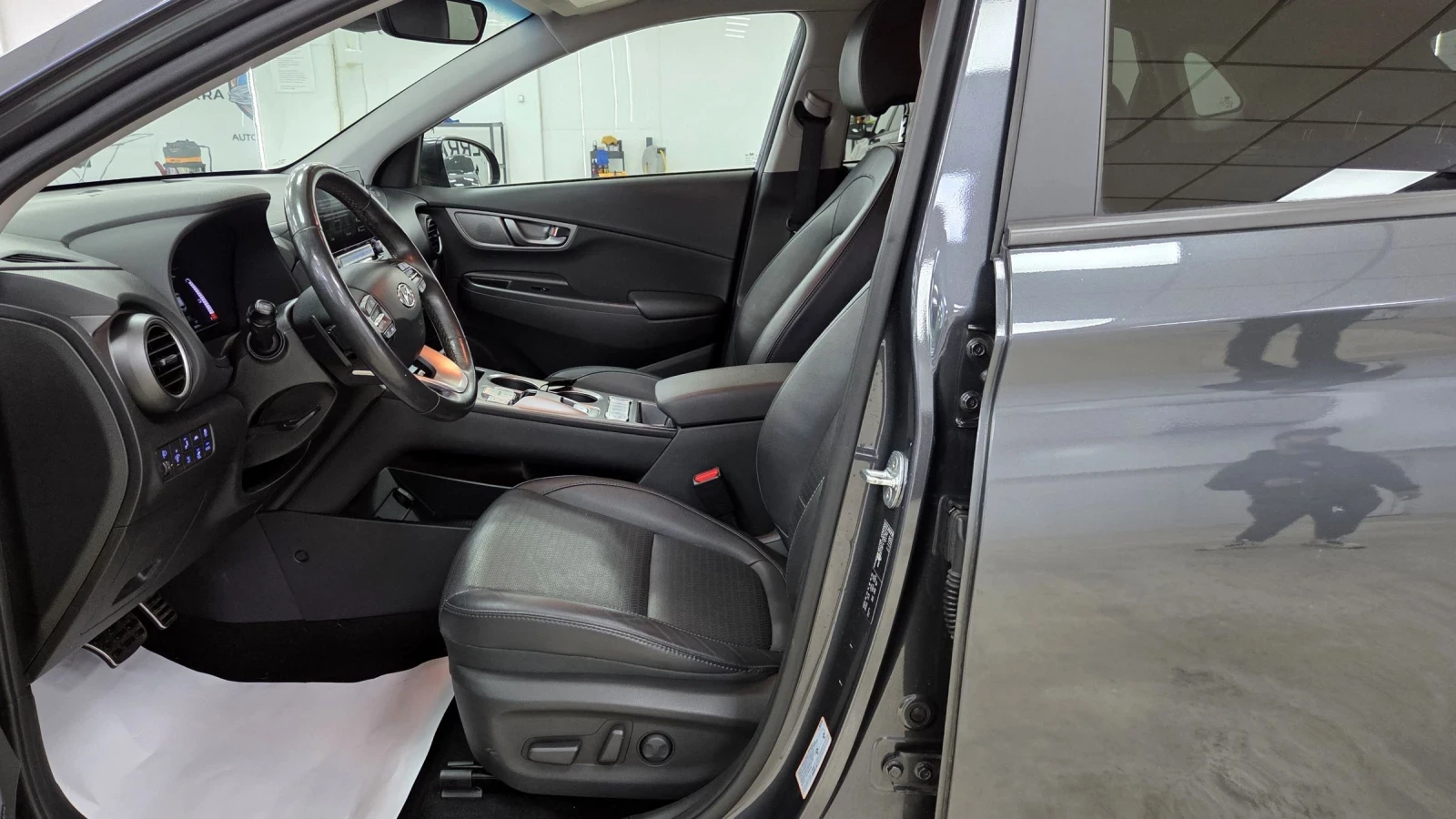 Hyundai Kona 64KWh/Premium/Blue link/SOH100% - изображение 7