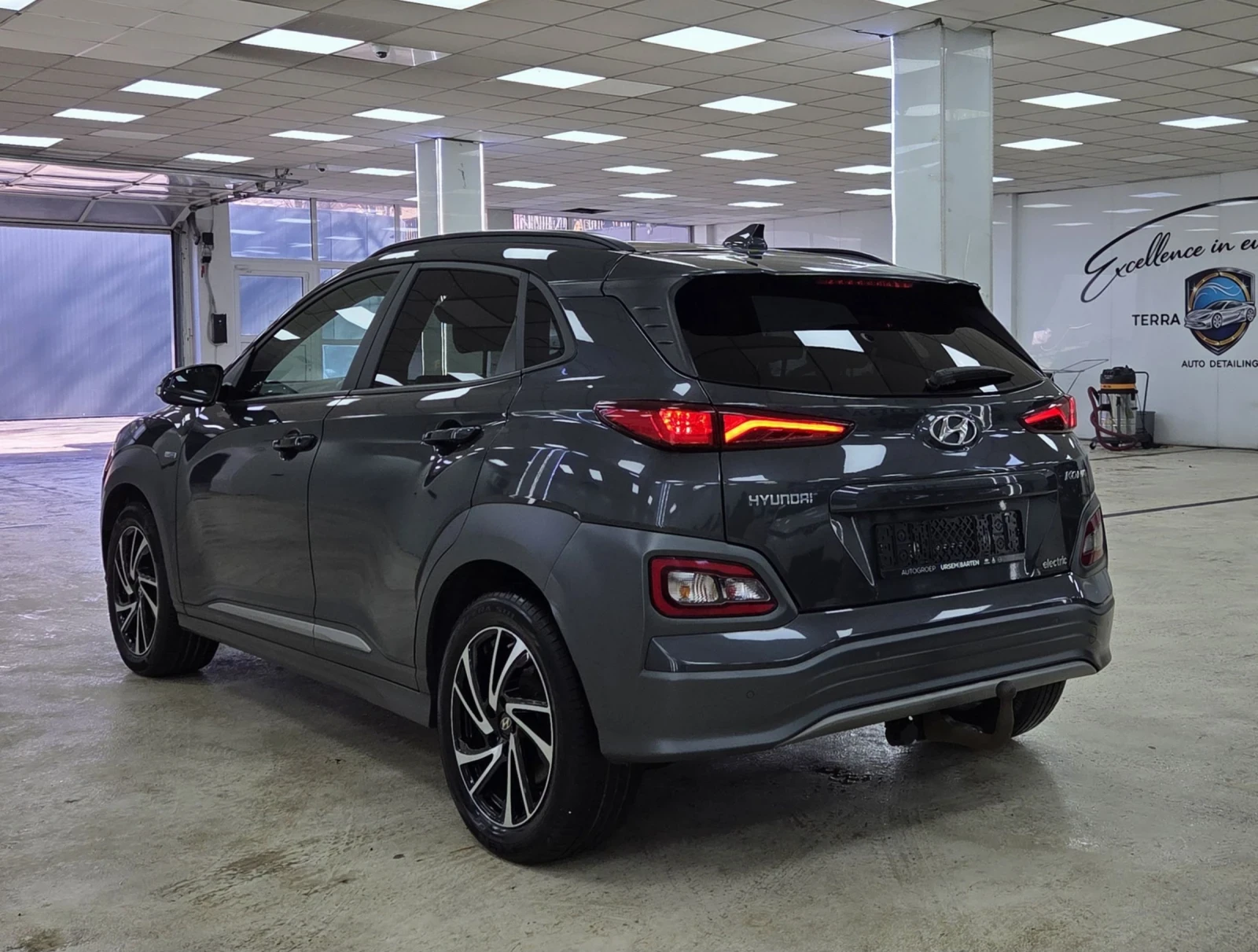 Hyundai Kona 64KWh/Premium/Blue link/SOH100% - изображение 4