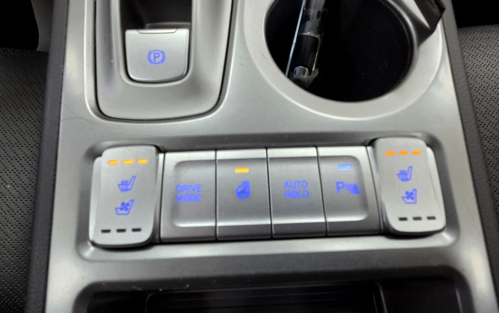 Hyundai Kona 64KWh/Premium/Blue link/SOH100%, снимка 15 - Автомобили и джипове - 53710227