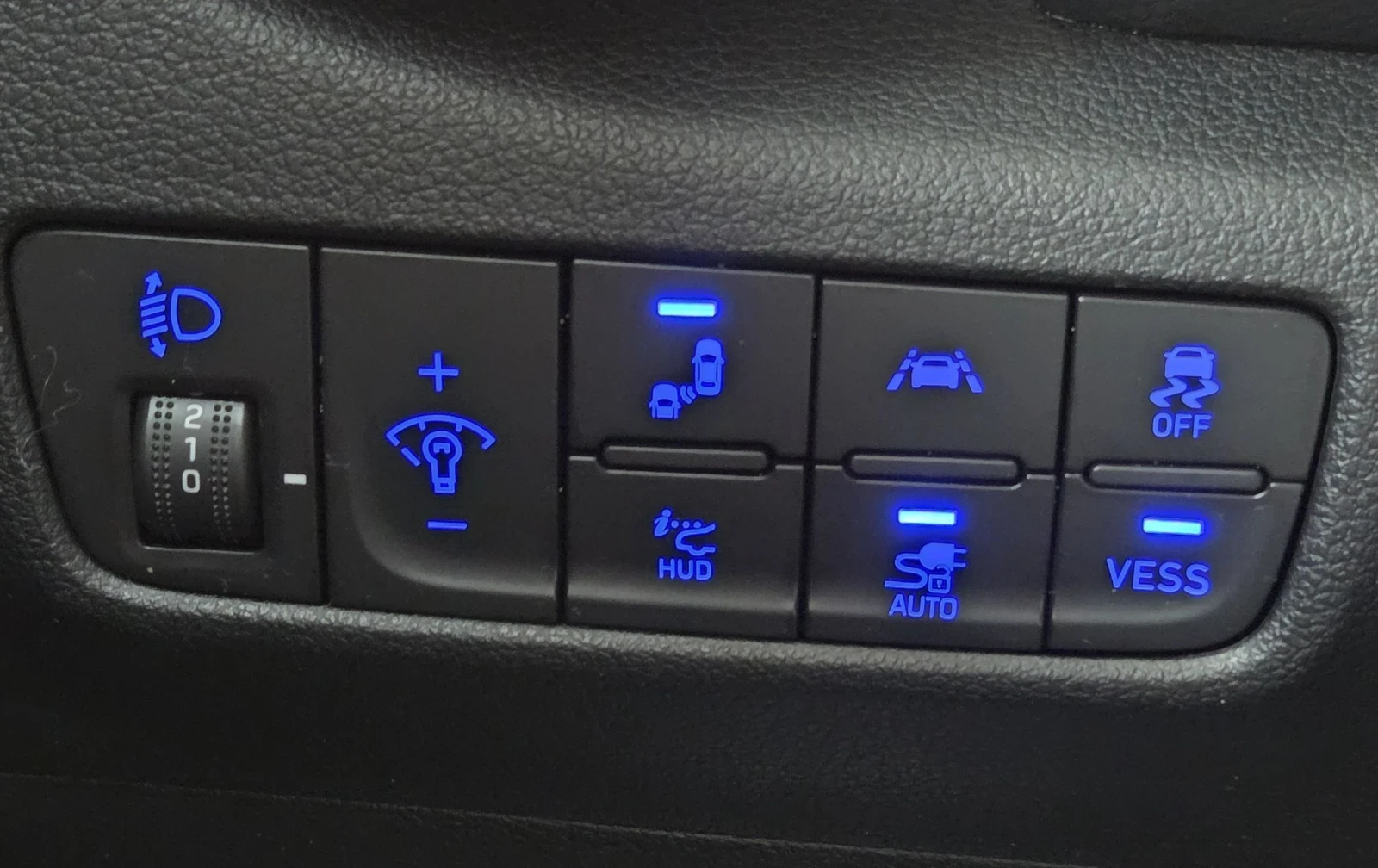 Hyundai Kona 64KWh/Premium/Blue link/SOH100%, снимка 16 - Автомобили и джипове - 53710227