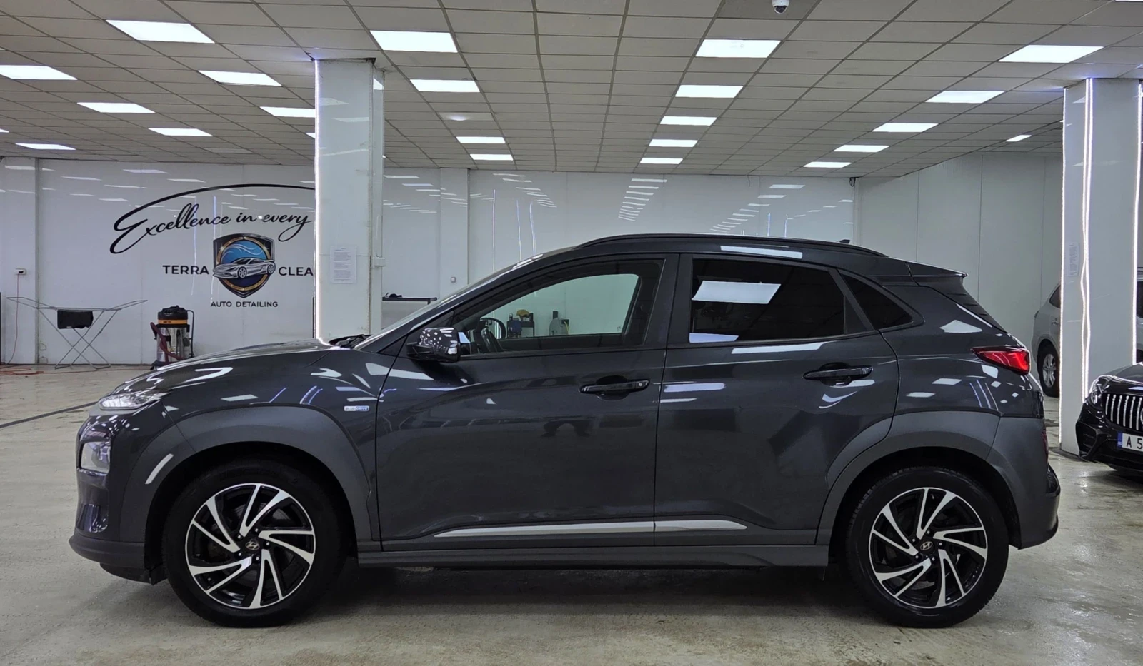 Hyundai Kona 64KWh/Premium/Blue link/SOH100% - изображение 5