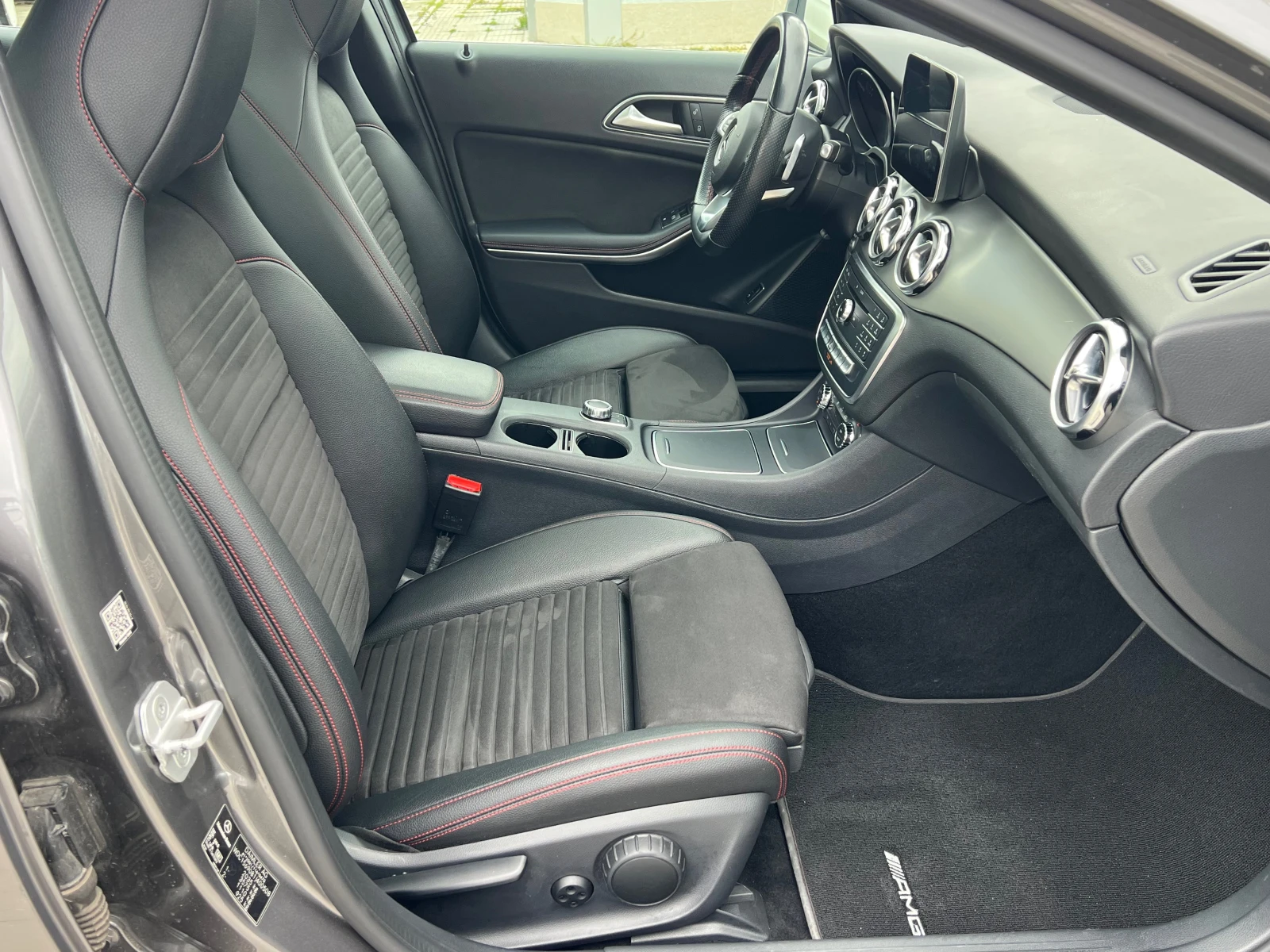 Mercedes-Benz GLA 200 d, FACE, AMG LINE, PANO, KEY, NAVI+ CAMERA, HARMAN, снимка 10 - Автомобили и джипове - 53903197