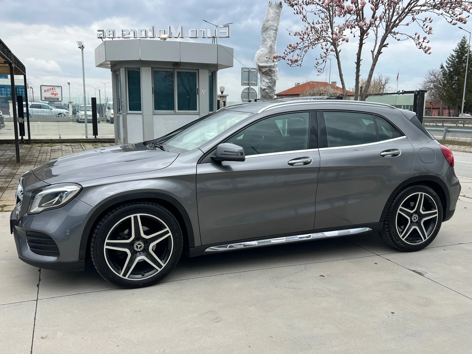 Mercedes-Benz GLA 200 d, FACE, AMG LINE, PANO, KEY, NAVI+ CAMERA, HARMAN, снимка 7 - Автомобили и джипове - 53903197