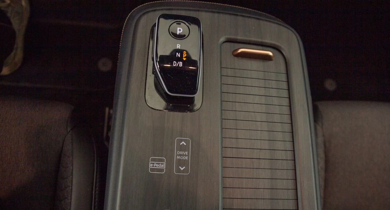 Nissan Ariya ШОК ЦЕНА !!!⚡ADVANTAGE PLUS/ПАНОРАМА/HEAD-UP, снимка 13 - Автомобили и джипове - 54040068