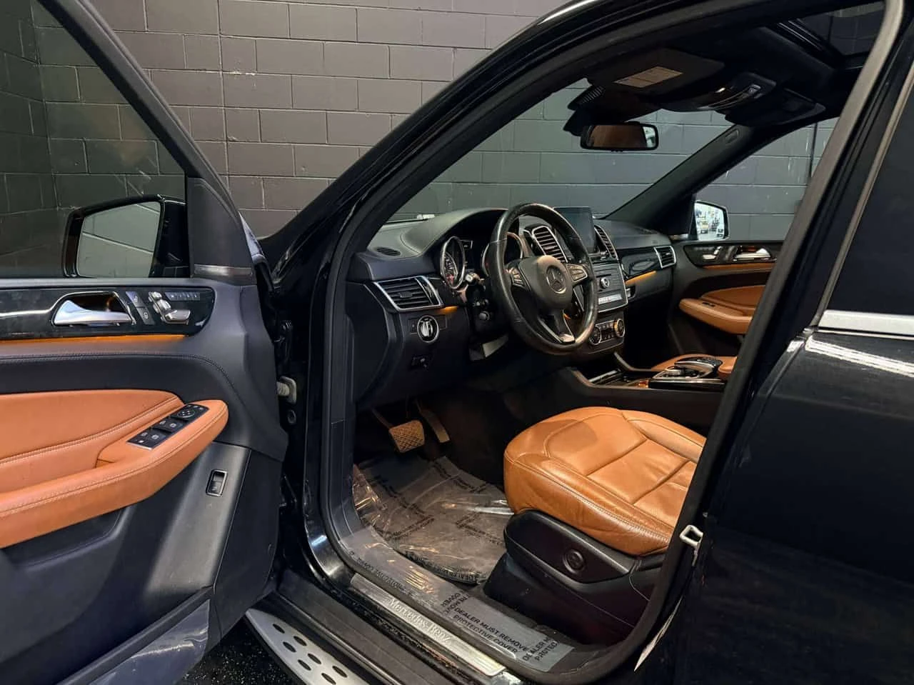 Mercedes-Benz GLE 350 DIESEL * AMG Line * Фиксирана цена до БГ * CARFAX, снимка 15 - Автомобили и джипове - 54607178