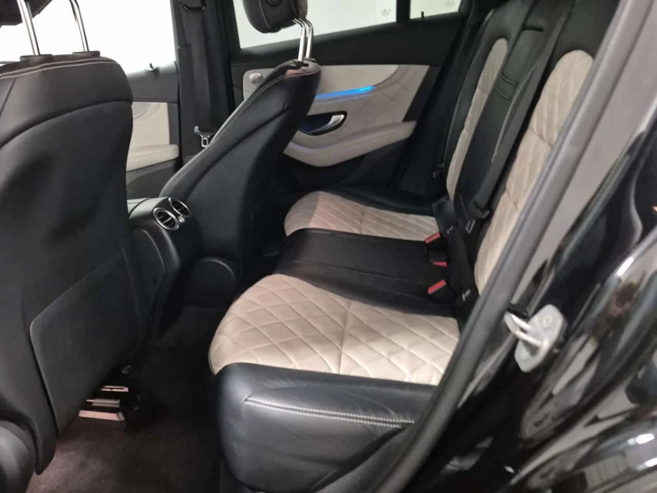Mercedes-Benz GLC 63 AMG  S * BURMESTER * PANO * ПОДГРЕВИ * ПАНО * KEYLESS, снимка 12 - Автомобили и джипове - 54847243