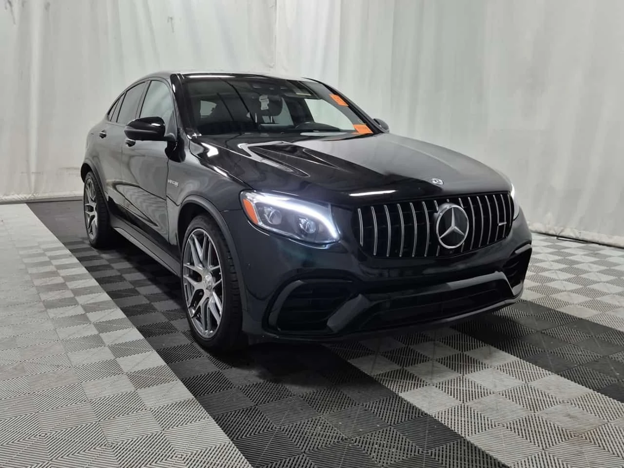 Mercedes-Benz GLC 63 AMG  S * BURMESTER * PANO * ПОДГРЕВИ * ПАНО * KEYLESS, снимка 2 - Автомобили и джипове - 54847243