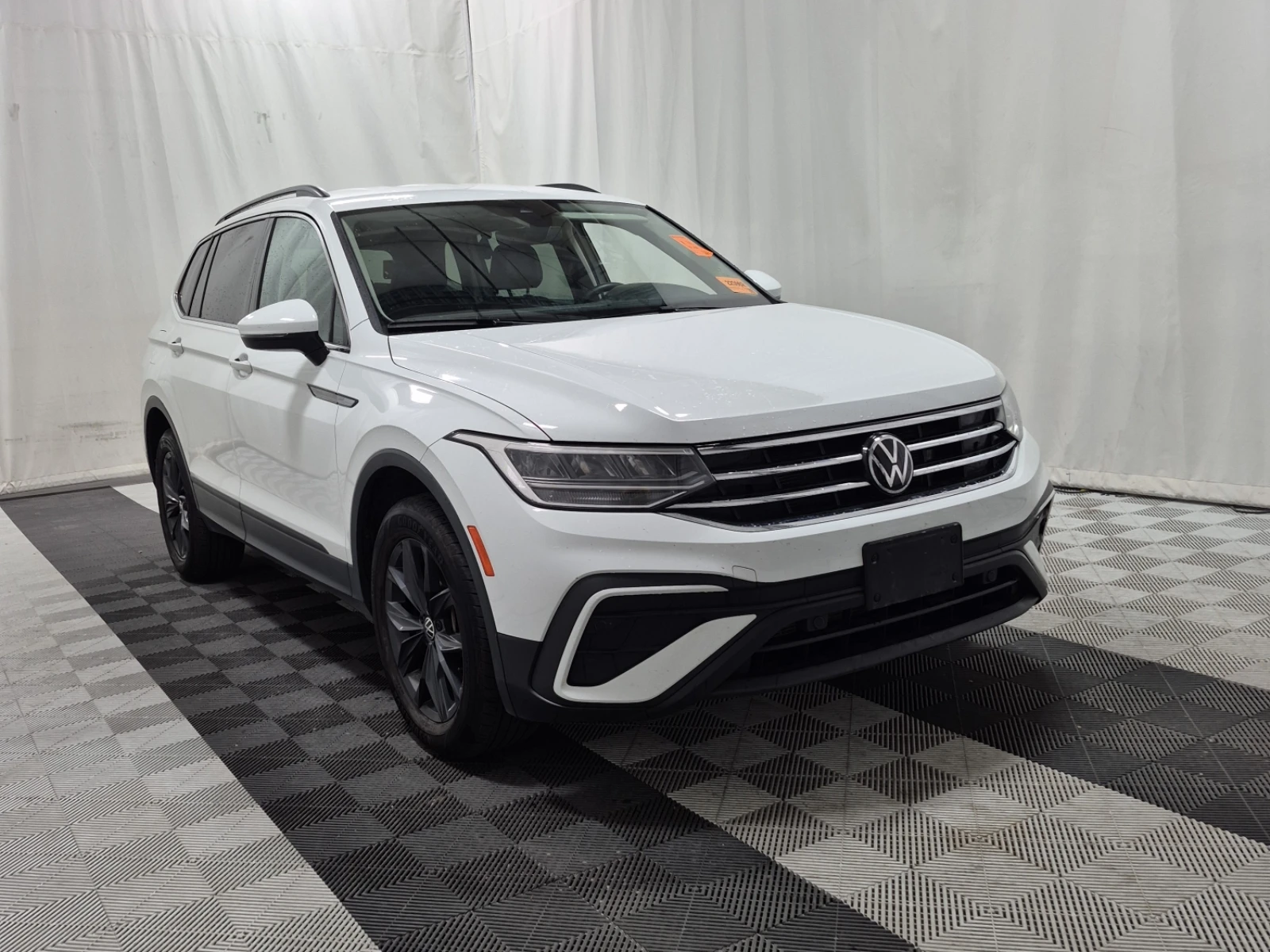 VW Tiguan Comfortline * CARFAX, снимка 2 - Автомобили и джипове - 54983152