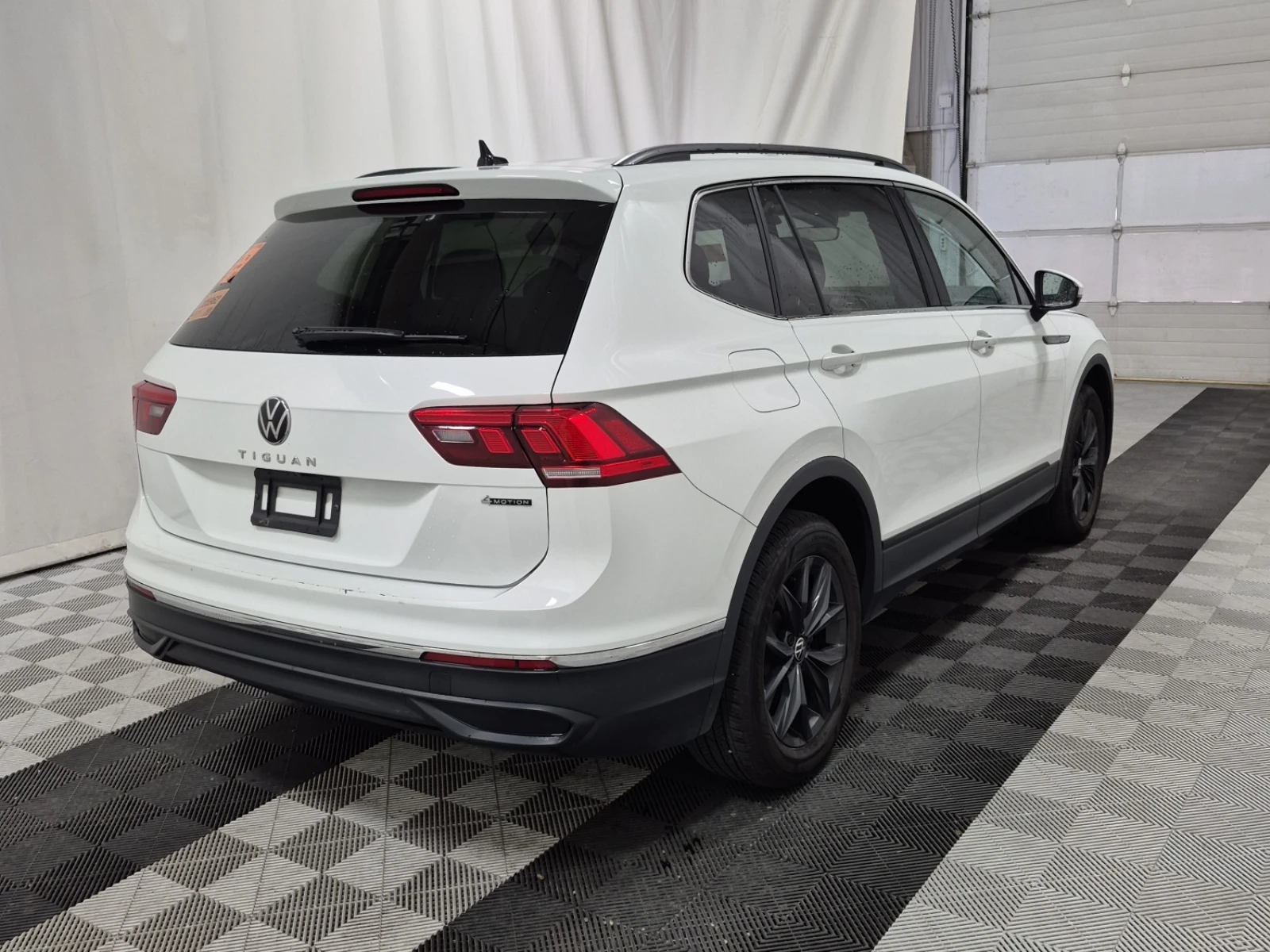 VW Tiguan Comfortline * CARFAX, снимка 4 - Автомобили и джипове - 54983152