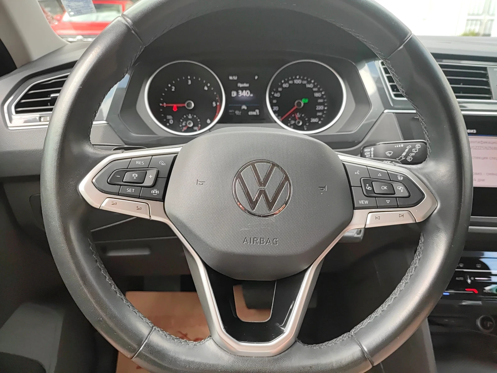 VW Tiguan Elegance с гаранция 4х4 2.0 TDI- A/T, снимка 4 - Автомобили и джипове - 55171635