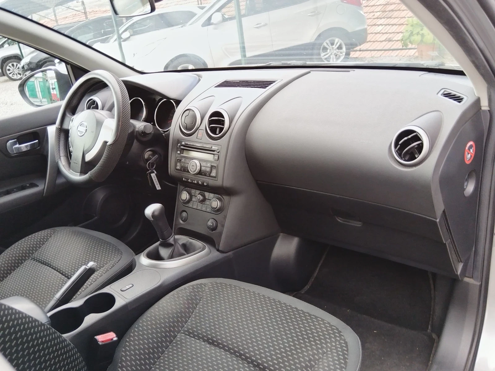 Nissan Qashqai 1.6 i , снимка 12 - Автомобили и джипове - 55301843