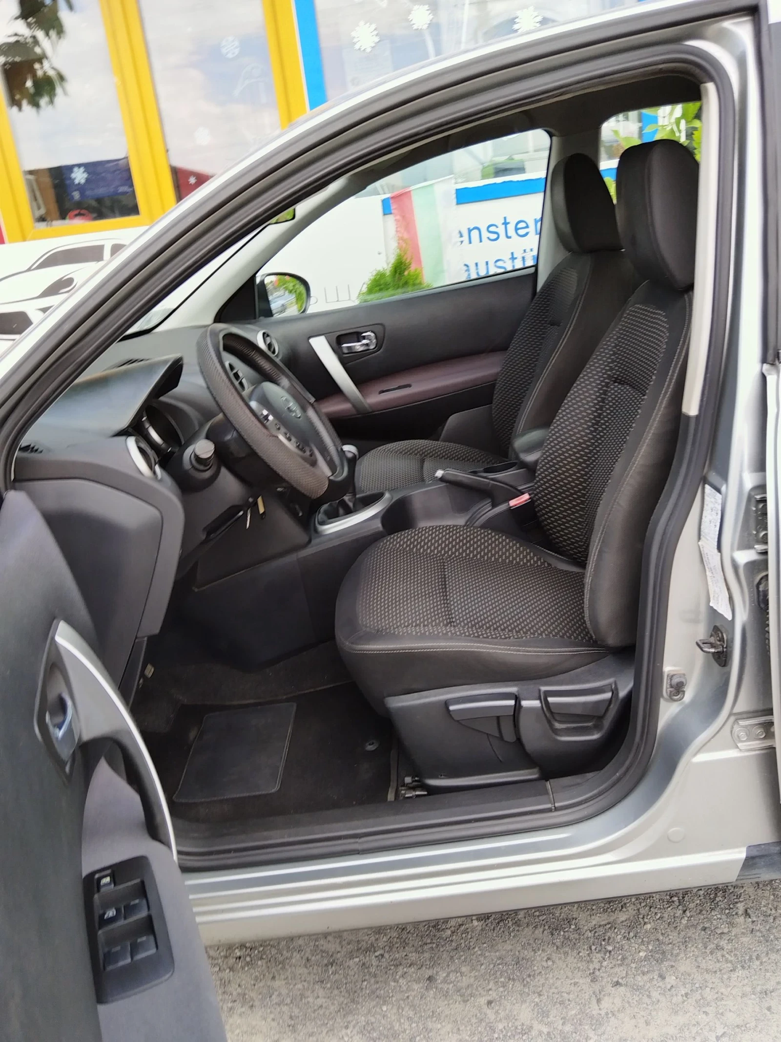 Nissan Qashqai 1.6 i , снимка 17 - Автомобили и джипове - 55301843