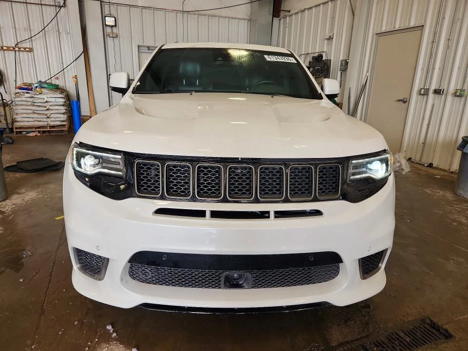 Jeep Grand cherokee TRACKHAWK 707HP| BREMBO| DISTRONIC| HARAMN, снимка 2 - Автомобили и джипове - 56103641