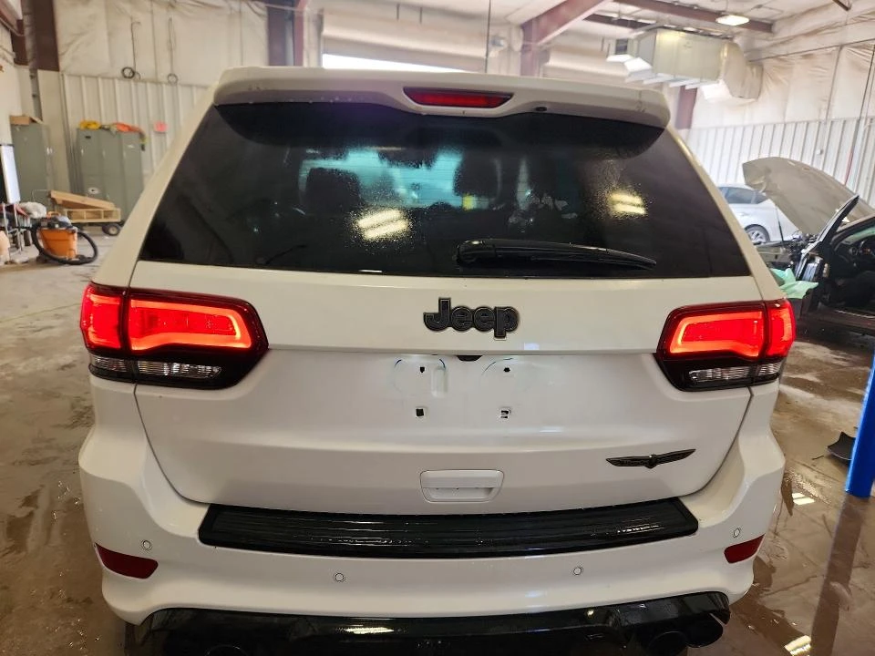 Jeep Grand cherokee TRACKHAWK 707HP| BREMBO| DISTRONIC| HARAMN, снимка 5 - Автомобили и джипове - 56103641