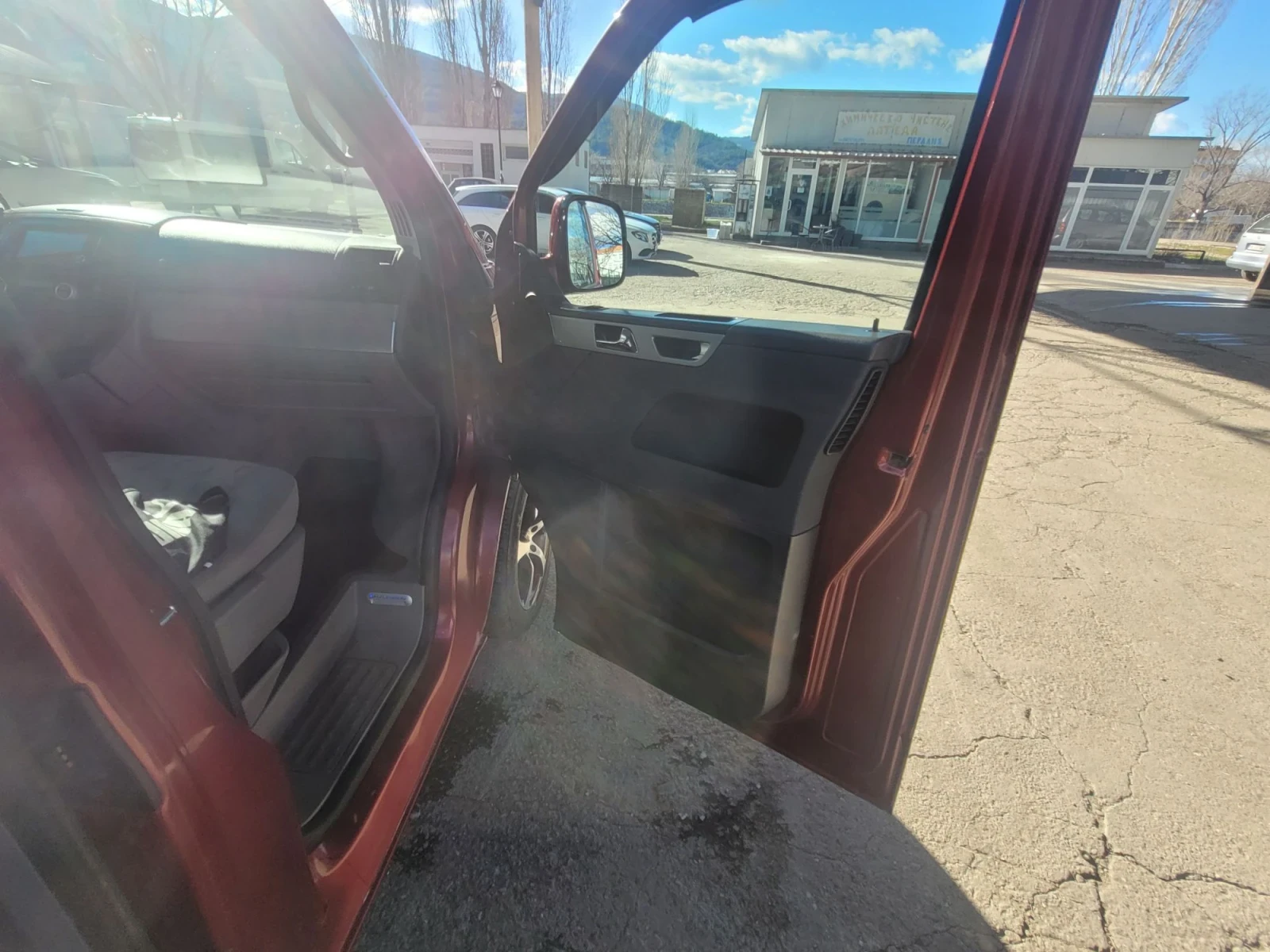 VW Transporter Multivan 1.9 105 к.с., снимка 11 - Бусове и автобуси - 55601016