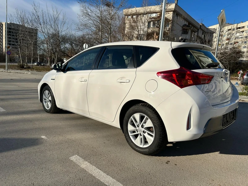 Toyota Auris 1.8i Hibrid, снимка 6 - Автомобили и джипове - 49308992