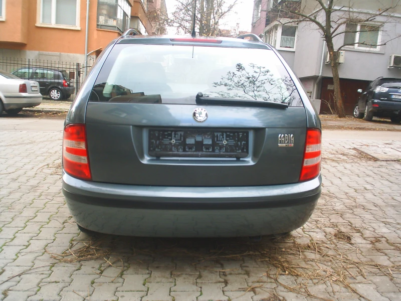 Skoda Fabia 1.2 12v Family, снимка 5 - Автомобили и джипове - 52536231