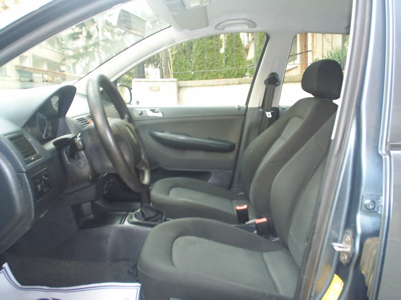 Skoda Fabia 1.2 12v Family, снимка 8 - Автомобили и джипове - 52536231