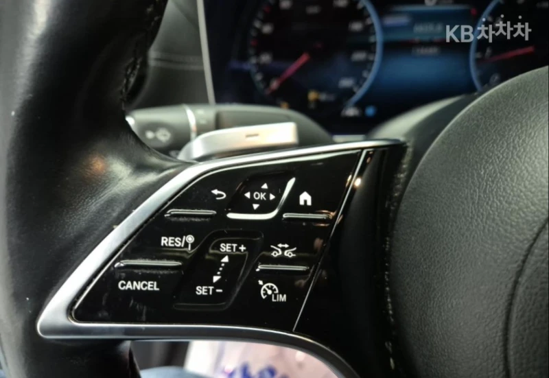 Mercedes-Benz E 250 ДИГИТАЛНО* ТАБЛО* BURMESTER* 360КАМЕРА* LANE* ASSI, снимка 11 - Автомобили и джипове - 53343681