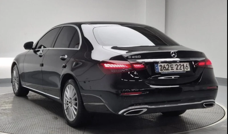 Mercedes-Benz E 250 ДИГИТАЛНО* ТАБЛО* BURMESTER* 360КАМЕРА* LANE* ASSI, снимка 4 - Автомобили и джипове - 53343681