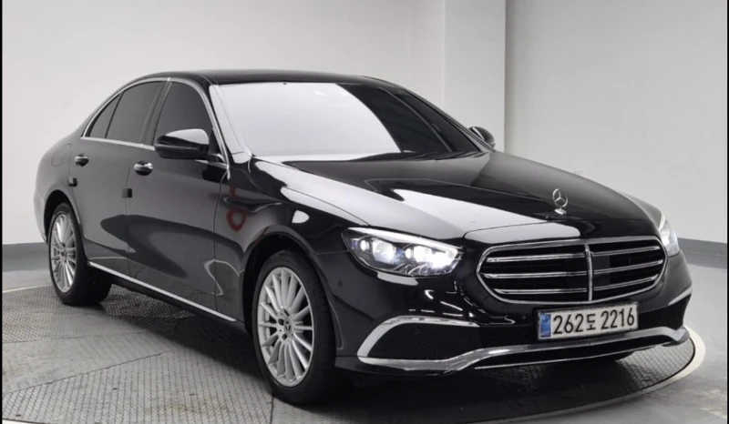 Mercedes-Benz E 250 ДИГИТАЛНО* ТАБЛО* BURMESTER* 360КАМЕРА* LANE* ASSI, снимка 3 - Автомобили и джипове - 53343681