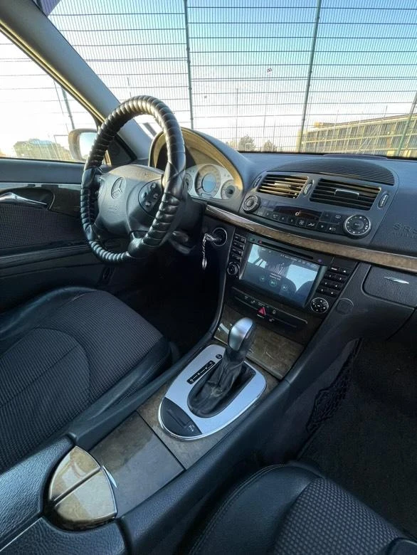 Mercedes-Benz E 270, снимка 16 - Автомобили и джипове - 52912742