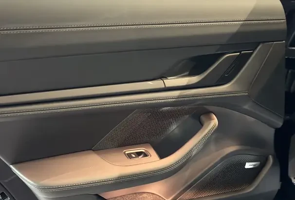 Porsche Taycan 4 = Black Edition = Гаранция, снимка 4 - Автомобили и джипове - 54046573