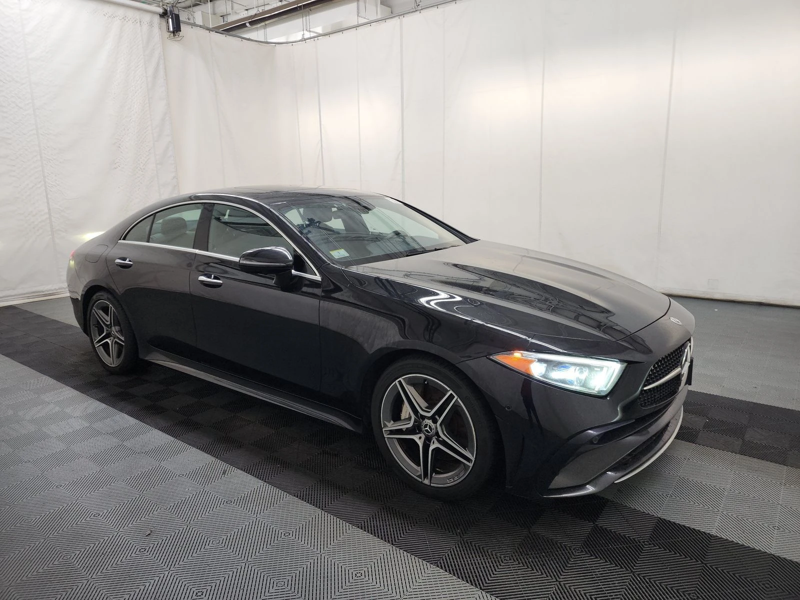 Mercedes-Benz CLS 450 4MATIC * М. ТОЧКА * BURMESTER * ПОДГРЕВ * KEYLESS  - изображение 2