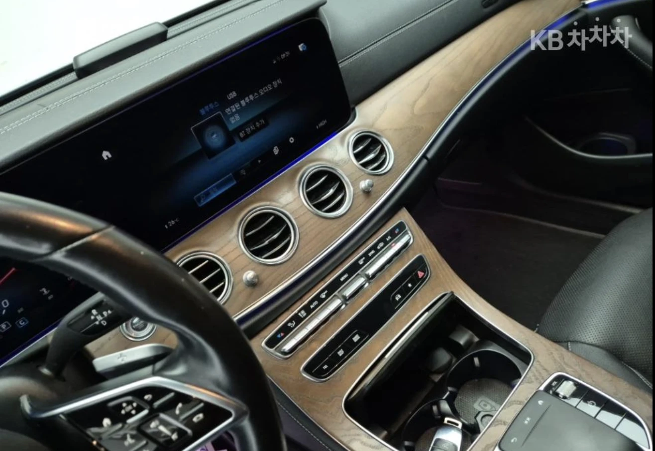 Mercedes-Benz E 250 ДИГИТАЛНО* ТАБЛО* BURMESTER* 360КАМЕРА* LANE* ASSI - изображение 7