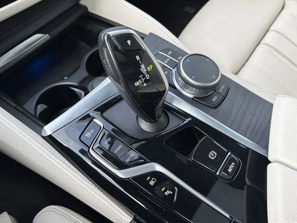 BMW 530E * xDrive * * HeadUp* AвтоКредит* (ЦЕНА ДО БГ), снимка 15 - Автомобили и джипове - 54069990