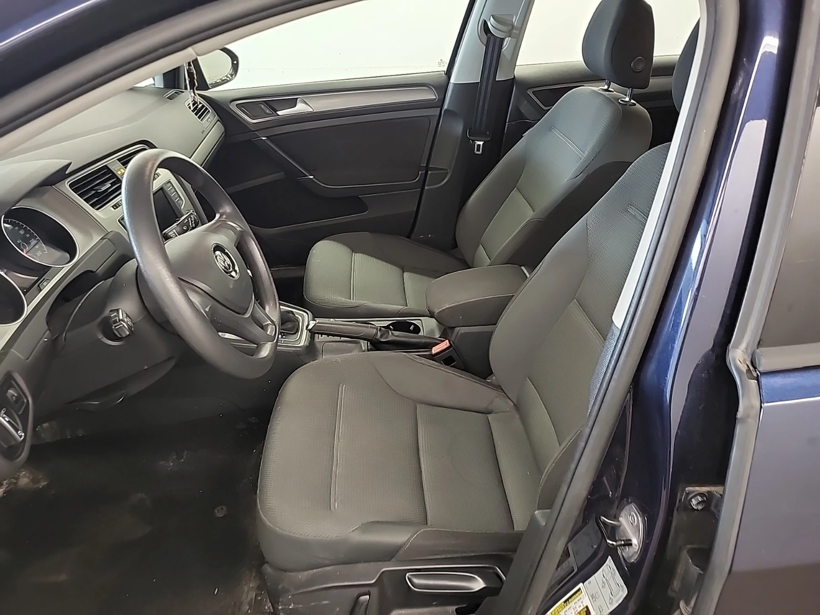 VW Golf * * CARFAX * * АВТО КРЕДИТ * * , снимка 5 - Автомобили и джипове - 54070763