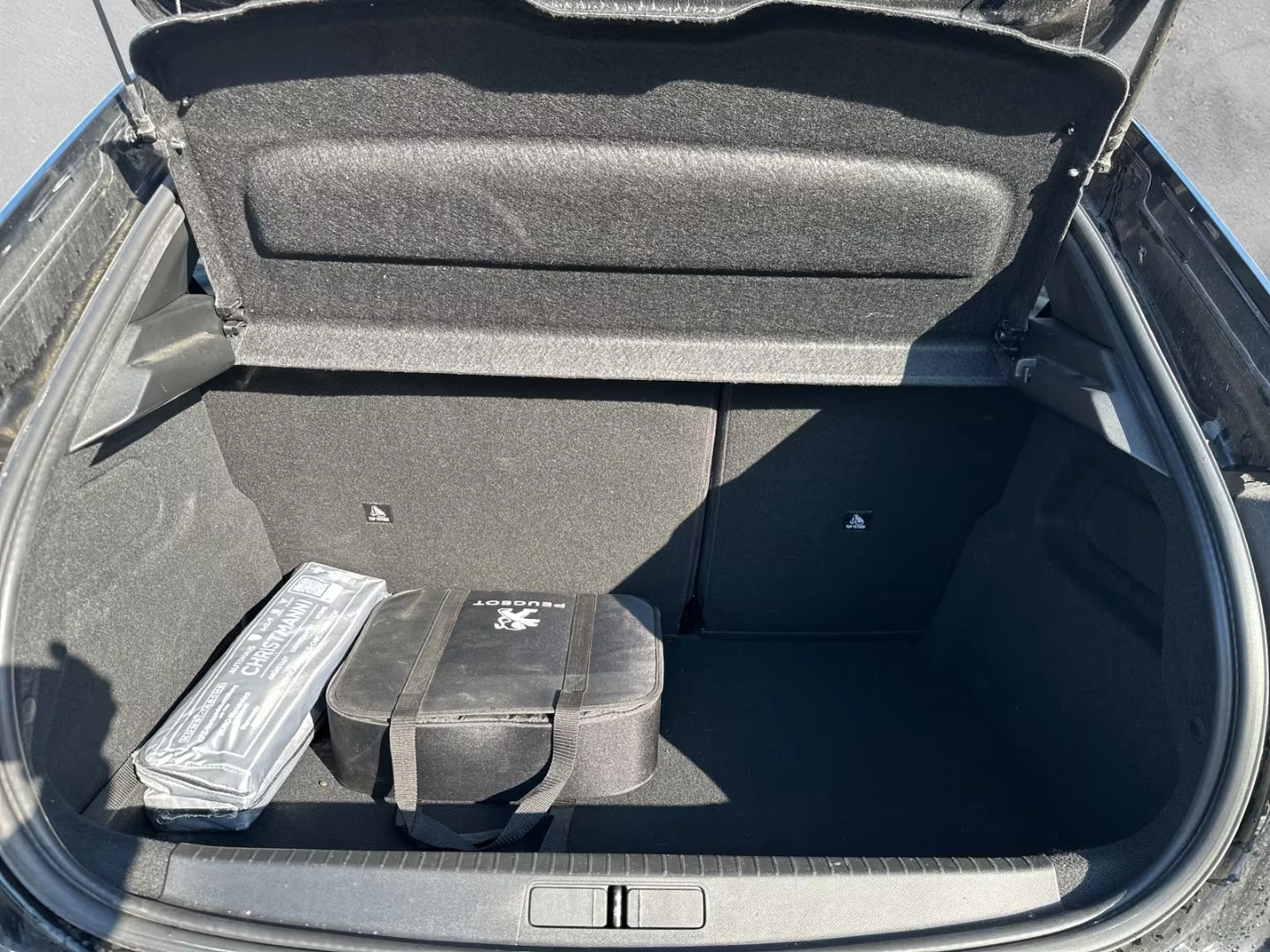 Peugeot 208 e-ALLURE/136HP/NAVI/LED/KLESS/313q, снимка 15 - Автомобили и джипове - 54592616