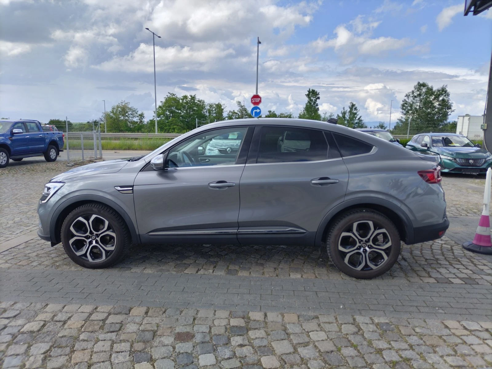 Renault Arkana 1.3Tce/140К.с./TECHNO/КАПАРИРАН!, снимка 7 - Автомобили и джипове - 54788111