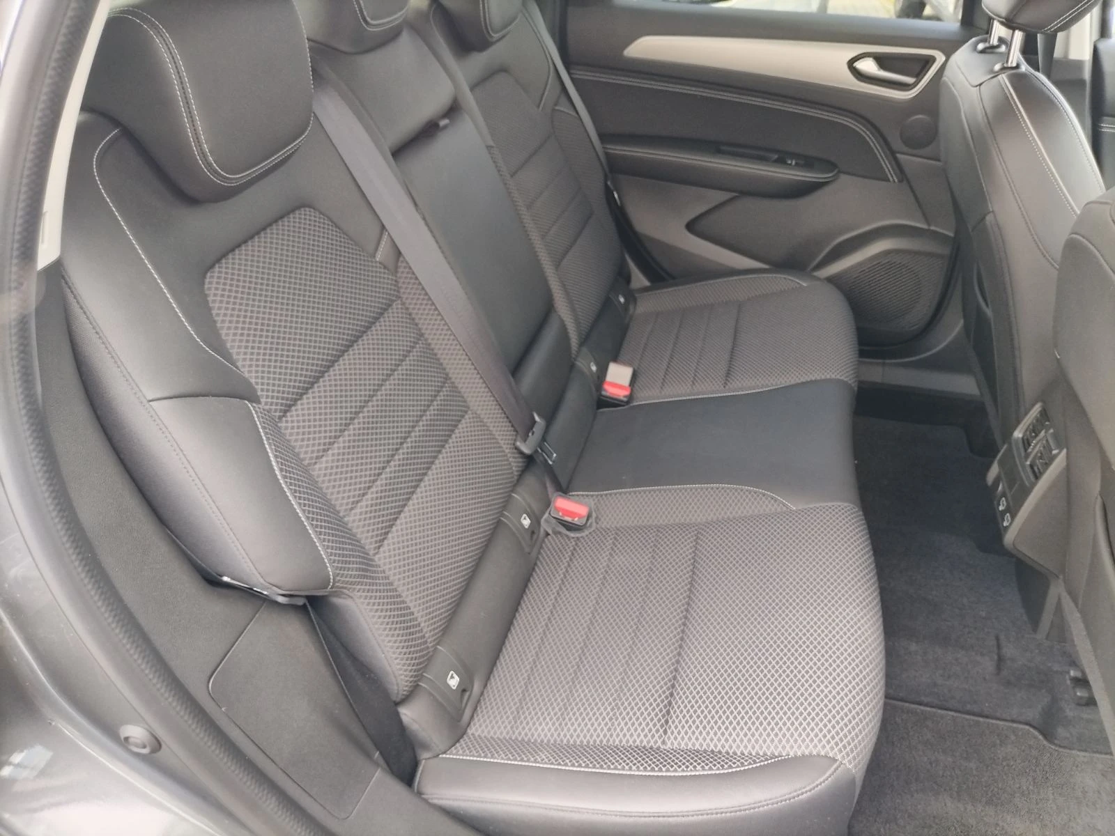 Renault Arkana 1.3Tce/140К.с./TECHNO/КАПАРИРАН!, снимка 17 - Автомобили и джипове - 54788111