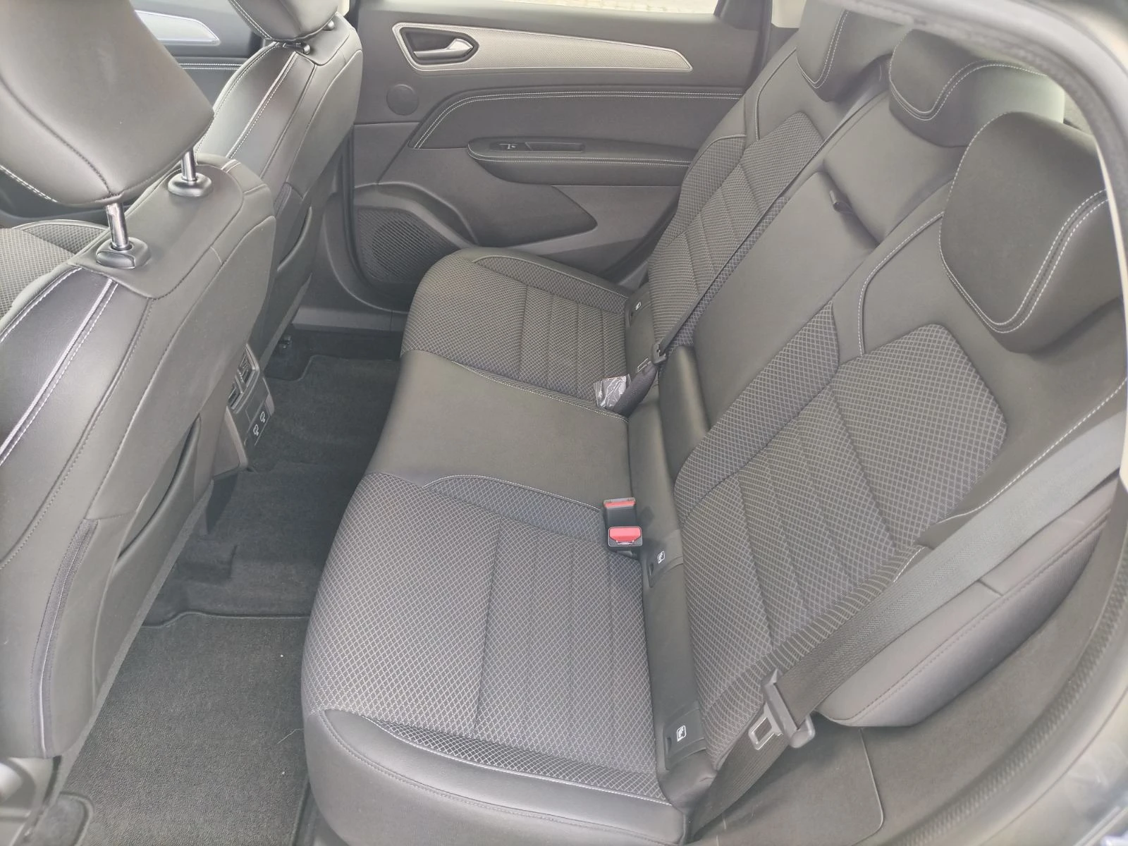 Renault Arkana 1.3Tce/140К.с./TECHNO/КАПАРИРАН!, снимка 16 - Автомобили и джипове - 54788111