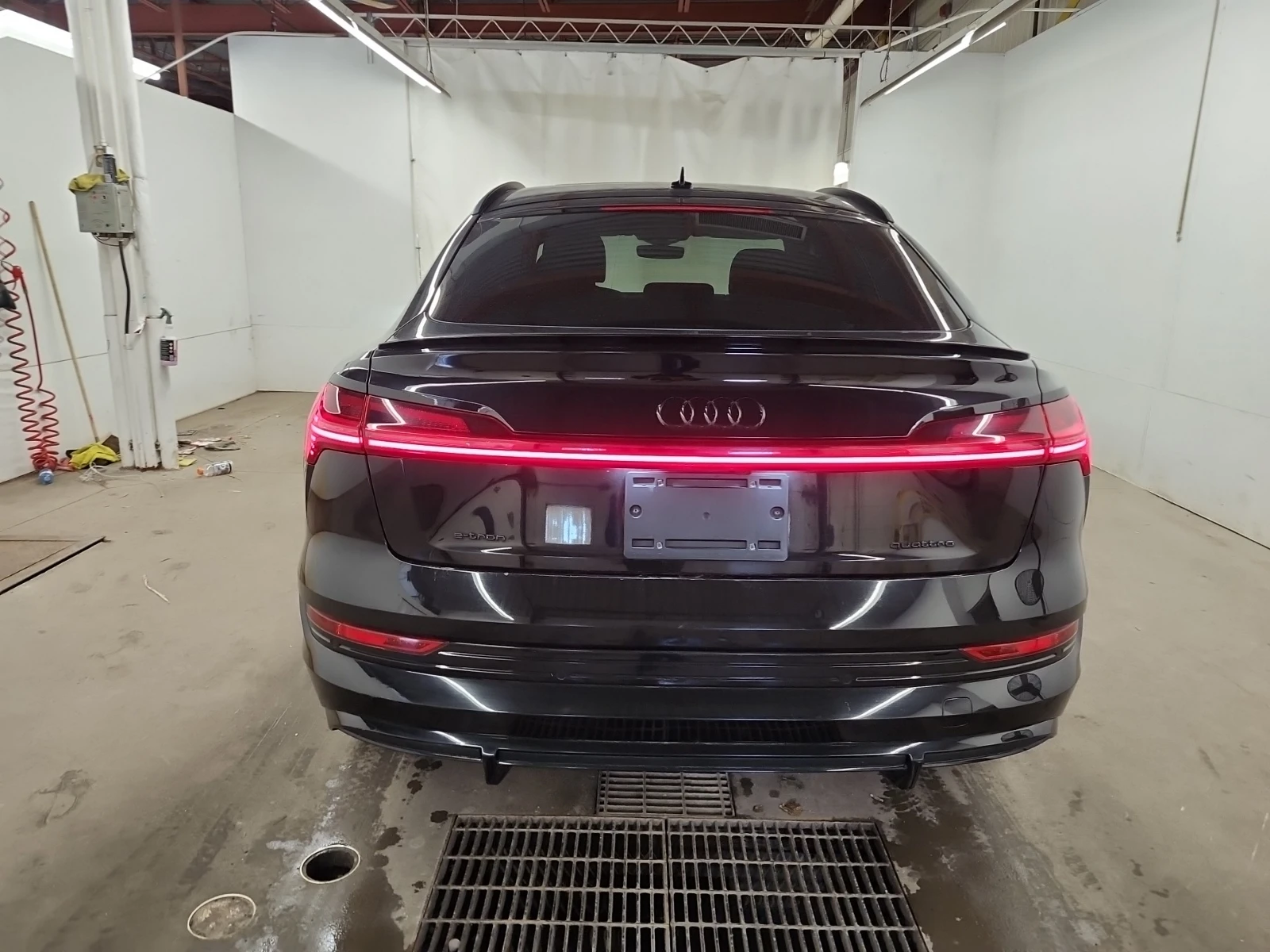 Audi E-Tron, снимка 5 - Автомобили и джипове - 54950582