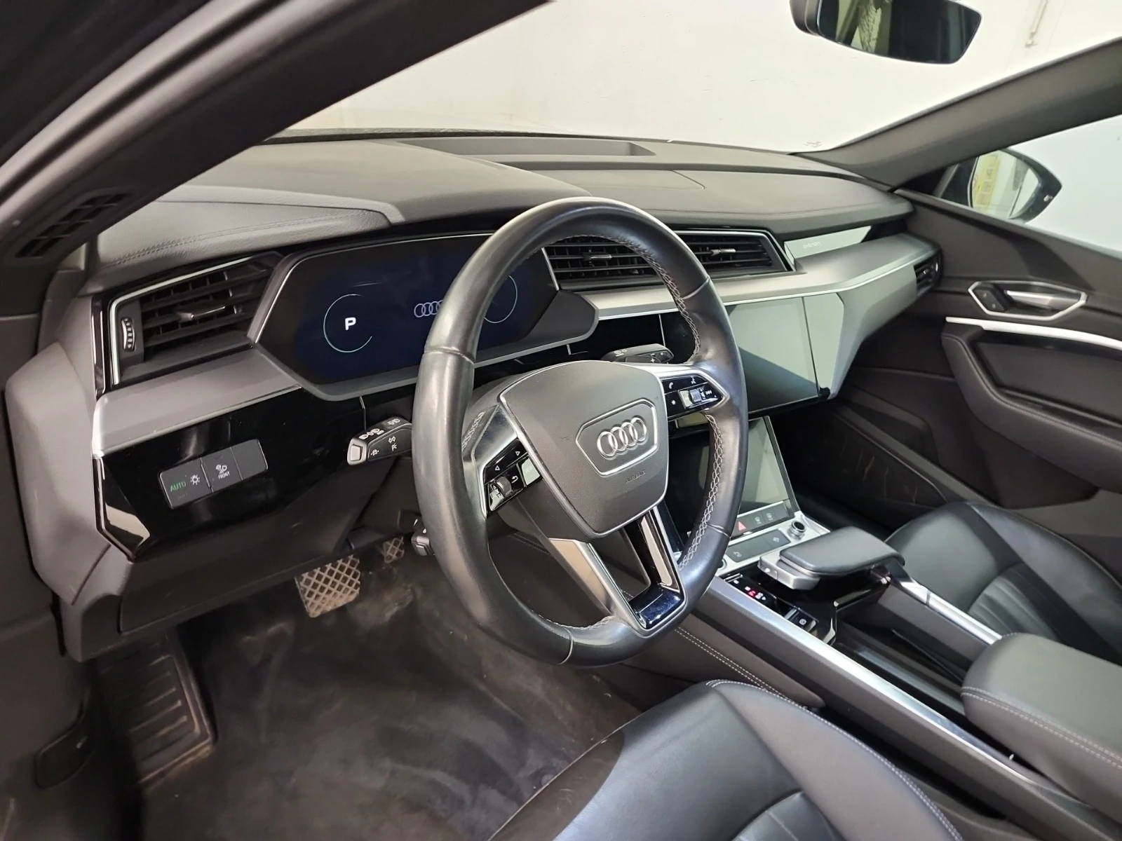 Audi E-Tron, снимка 11 - Автомобили и джипове - 54950582