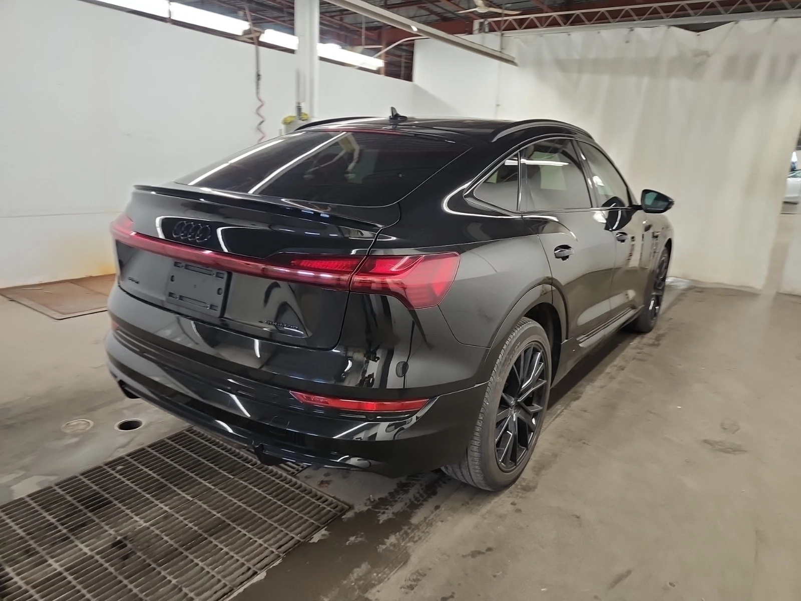 Audi E-Tron, снимка 4 - Автомобили и джипове - 54950582