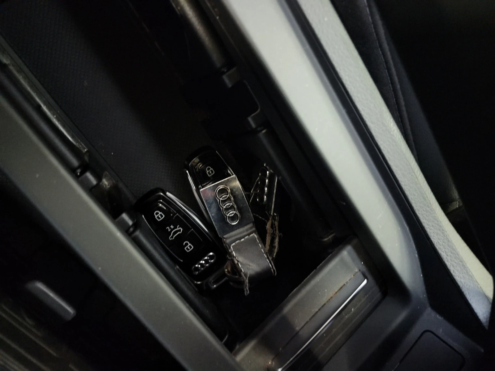 Audi E-Tron, снимка 9 - Автомобили и джипове - 54950582
