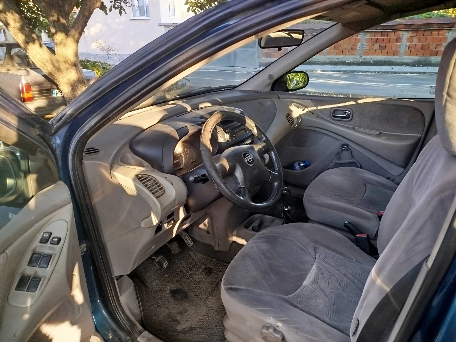 Nissan Almera tino, снимка 4 - Автомобили и джипове - 56192204