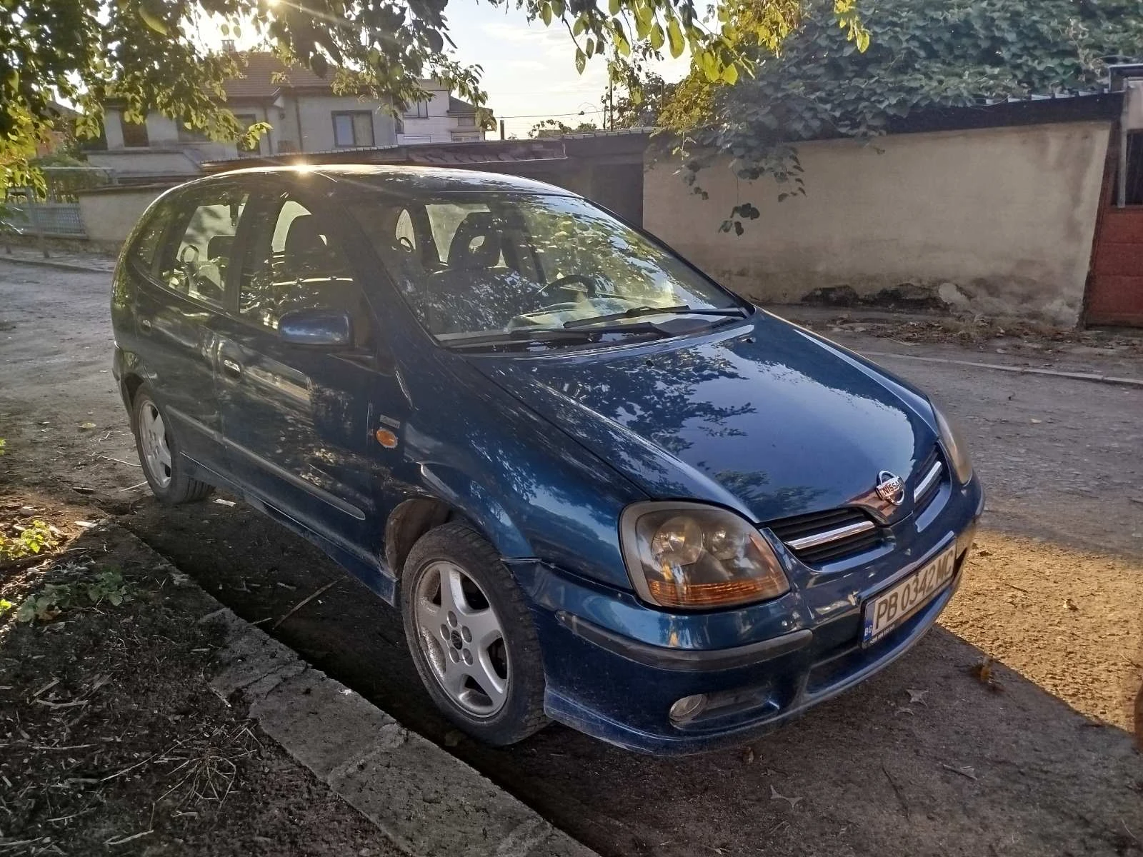 Nissan Almera tino